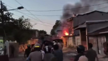 Rumah warga di Makassar dibakar akibat bentrok tawuran antarwarga di Makassarr