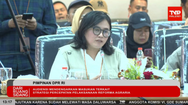 Sekretaris Jenderal (Sekjen) Konsorsium Pembaruan Agraria (KPA), Dewi Kartika dalam rapat audiensi bersama pimpinan DPR RI
