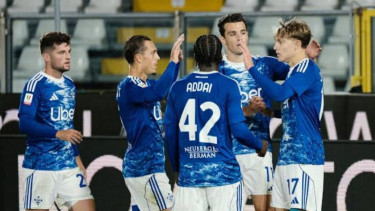 Pemain Como 1907 rayakan gol