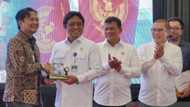 Direktur Jenderal Perhubungan Laut Kemenhub RI Muhammad Masyhud (kedua kiri)