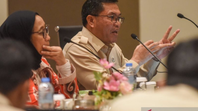 Wakil Kepala Badan Gizi Nasional Sony Sanjaya (kanan)