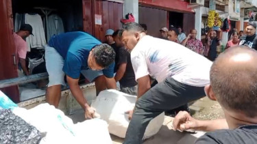 Polisi Gerebek Ruko di Pasar Mardika Ambon, 46 Karung Sianida Disita