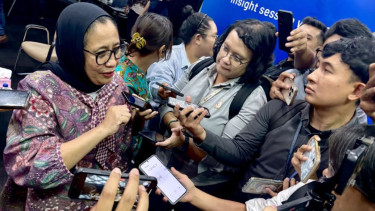 Wakil Kepala Badan Gizi Nasional (BGN) Nanik S. Deyang (kiri)