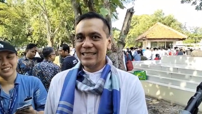 Staf Khusus Gubernur Jakarta Bidang Komunikasi Sosial, Cyril Raoul Hakim 