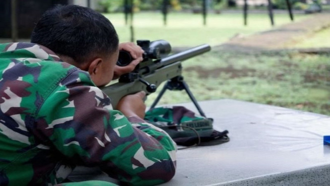 Sniper Paspampres latihan menembak runduk asah kemampuan