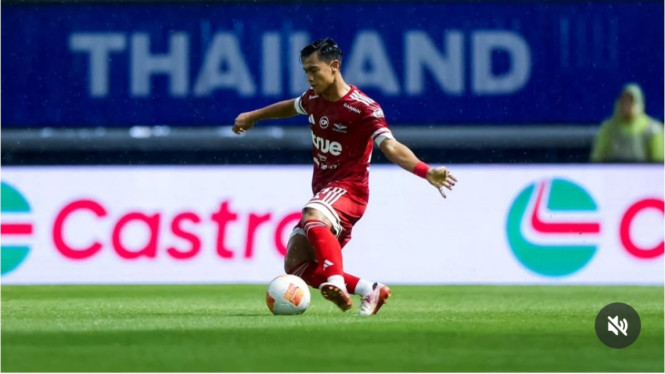 Bek Bangkok United Pratama Arhan