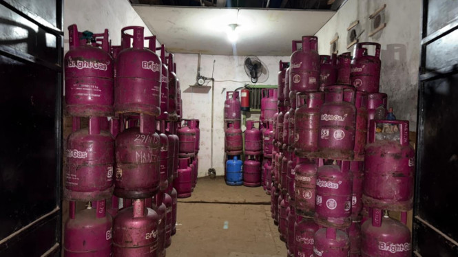 Barang bukti pengoplosan gas LPG bersubsidi