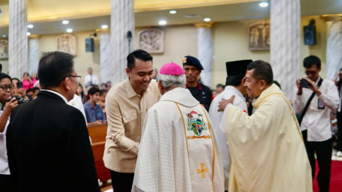 Stafsus Menag, Gugun Gumilar menghadiri Tahbisan Imam di Gereja Katolik Santo Thomas, Kelapa Dua, Depok