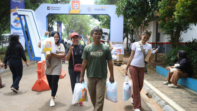 Bank Mandiri rayakan HUT ke-27 dengan Pasar Murah