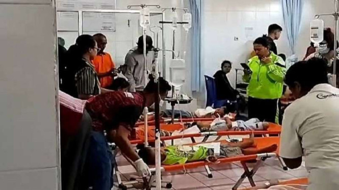 Korban keracunan MBG mendapat penanganan medis di IGD RSUD Soe NTT