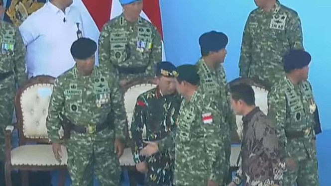 Momen SBY Nyelonong Tak Salaman dengan Kapolri di HUT TNI