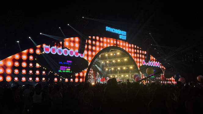 Centil Era di Panggung Dynamic Synchronize Festival 2025