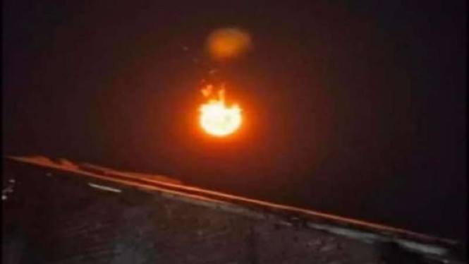 Bola api menyerupai meteor di langit Cirebon