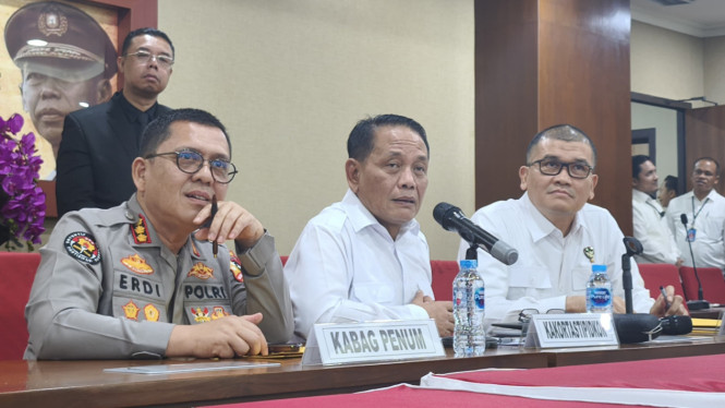 Kakortastipidkor Bareskrim Polri, Irjen Pol Cahyono Wibowo (tengah)