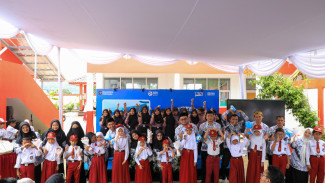 BRI Peduli Beri Apresiasi dan Salurkan Bantuan di SDN Sukamahi 02 Megamendung