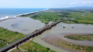 SIG Pasok 10.000 Ton Semen pada Pembangunan Jembatan Kabanaran