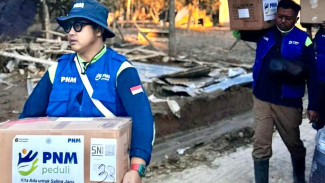 Relawan PNM Turun Langsung Salurkan Bantuan hingga Kuatkan Korban Bencana