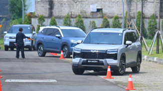 Intip Perbedaan Wuling Eksion Hybrid dan EV