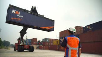 Setara Pergerakan 60 Ribu Truk di Jalan Raya, KAI Logistik Angkut 1,19 Juta Ton Barang Pakai Kereta Kontener